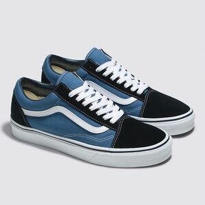 VANS Old Skool Shoe in Navy Blue size Men's US 8